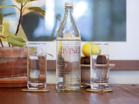 Caja de Giving Water - 12 bolellas de 1 L.